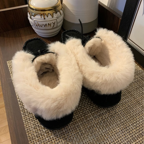 SoftMoc Black Moccasin - Picture 2 of 5